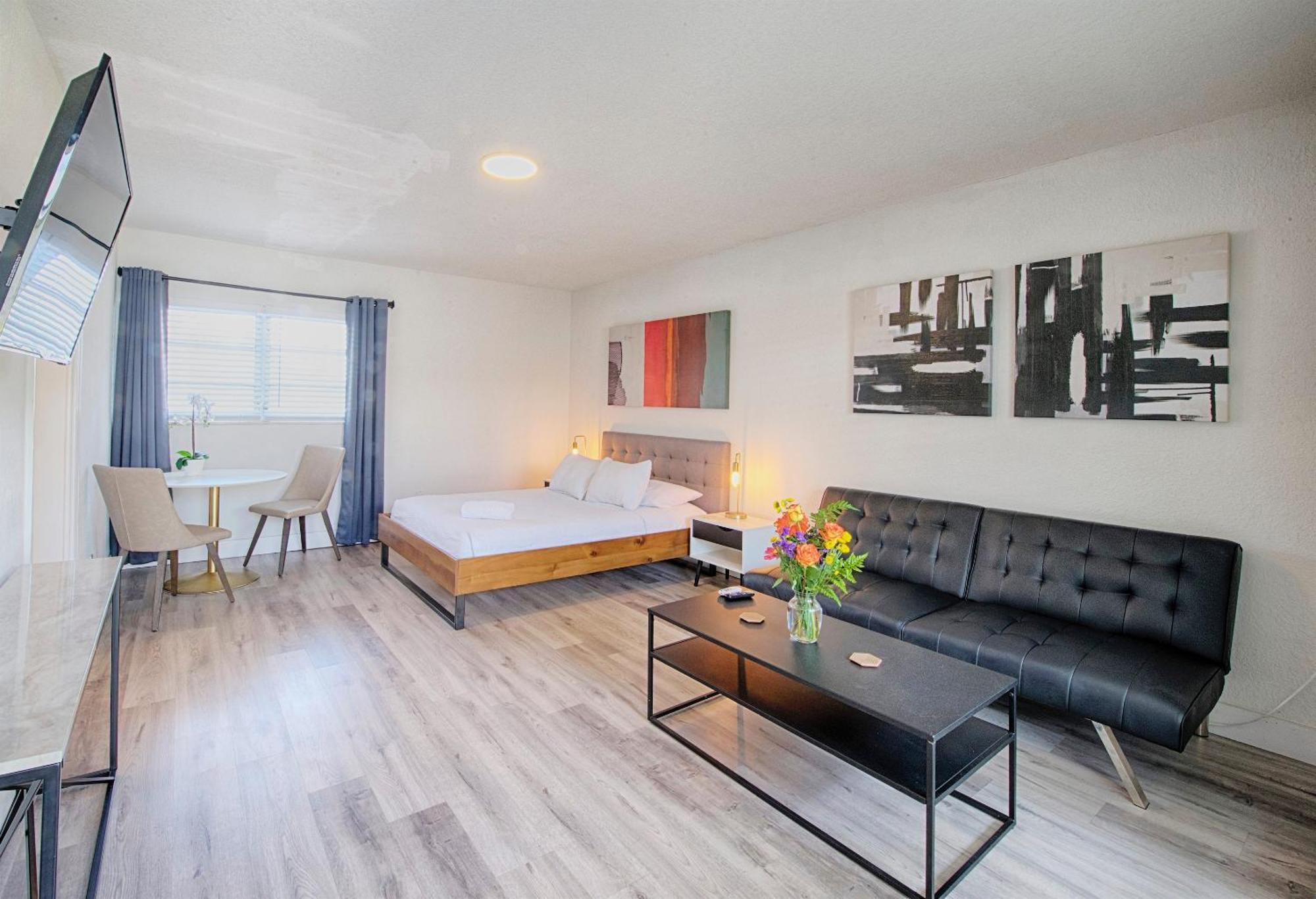 Pier Walk On Deerfield Beach Island Room photo